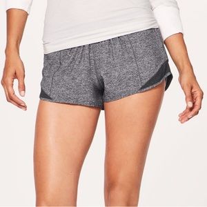 Lululemon Hotty Hot Low Rise Lined Shorts 2.5”